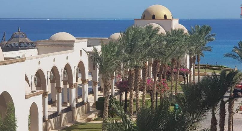 Sea View 1 bedroom Apartment at Palm Beach Piazza  in Sahl Hasheesh.