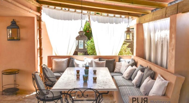 Villa. Near the beach. Lots of space. Well maintained. Separate guest studio.